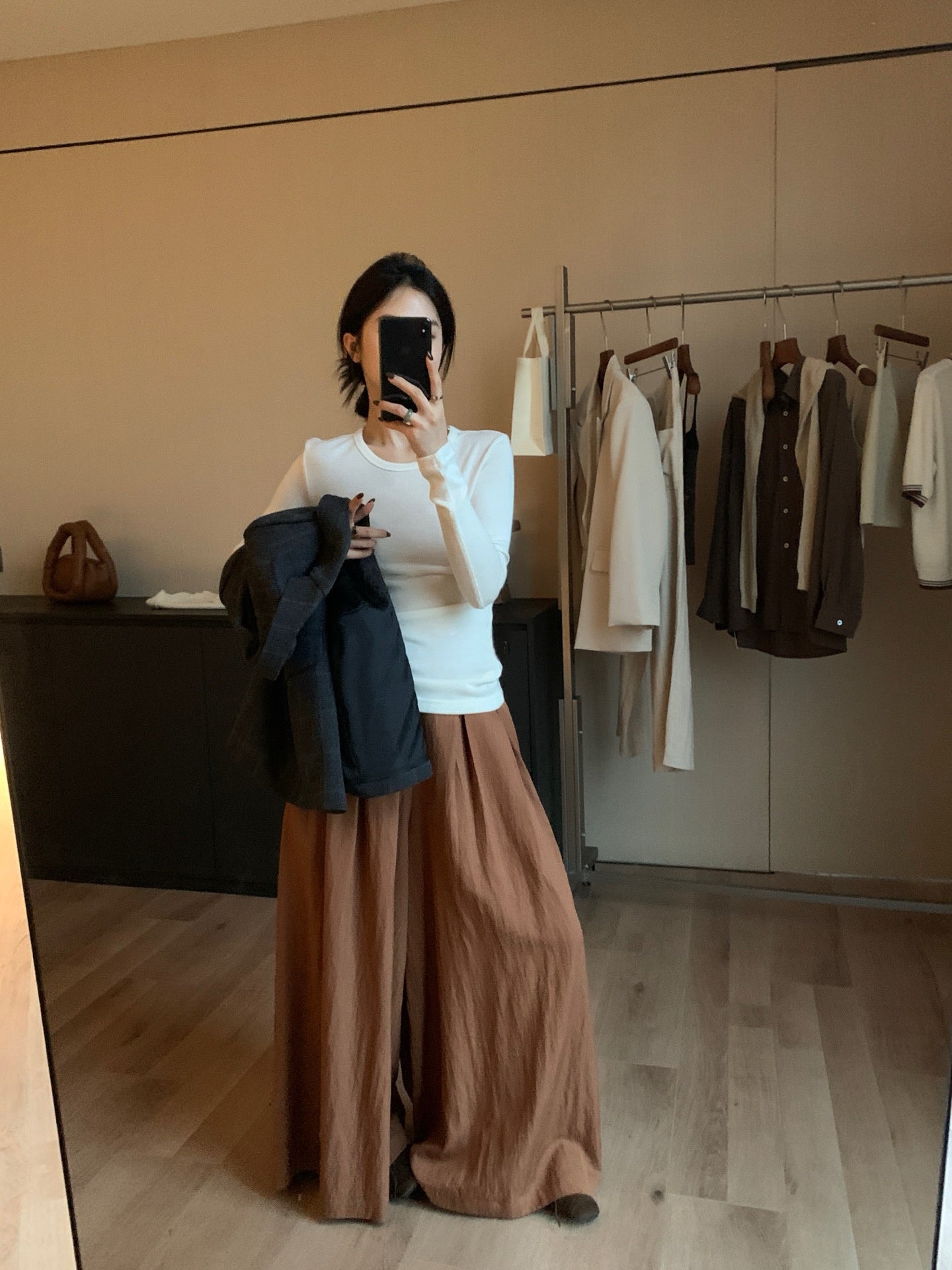 // 巨顯瘦彈性親膚上衣