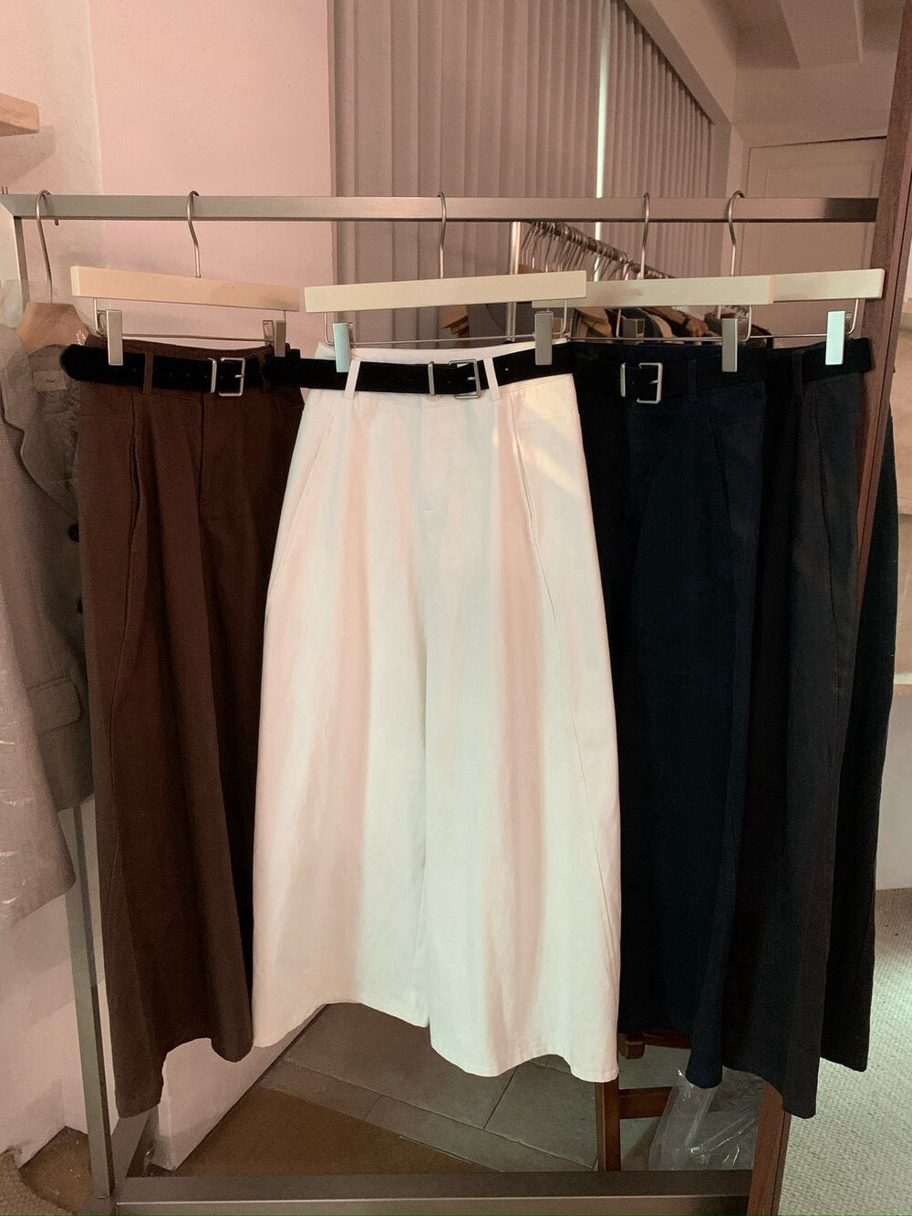 // 質感天絲棉直腳褲(連腰帶)