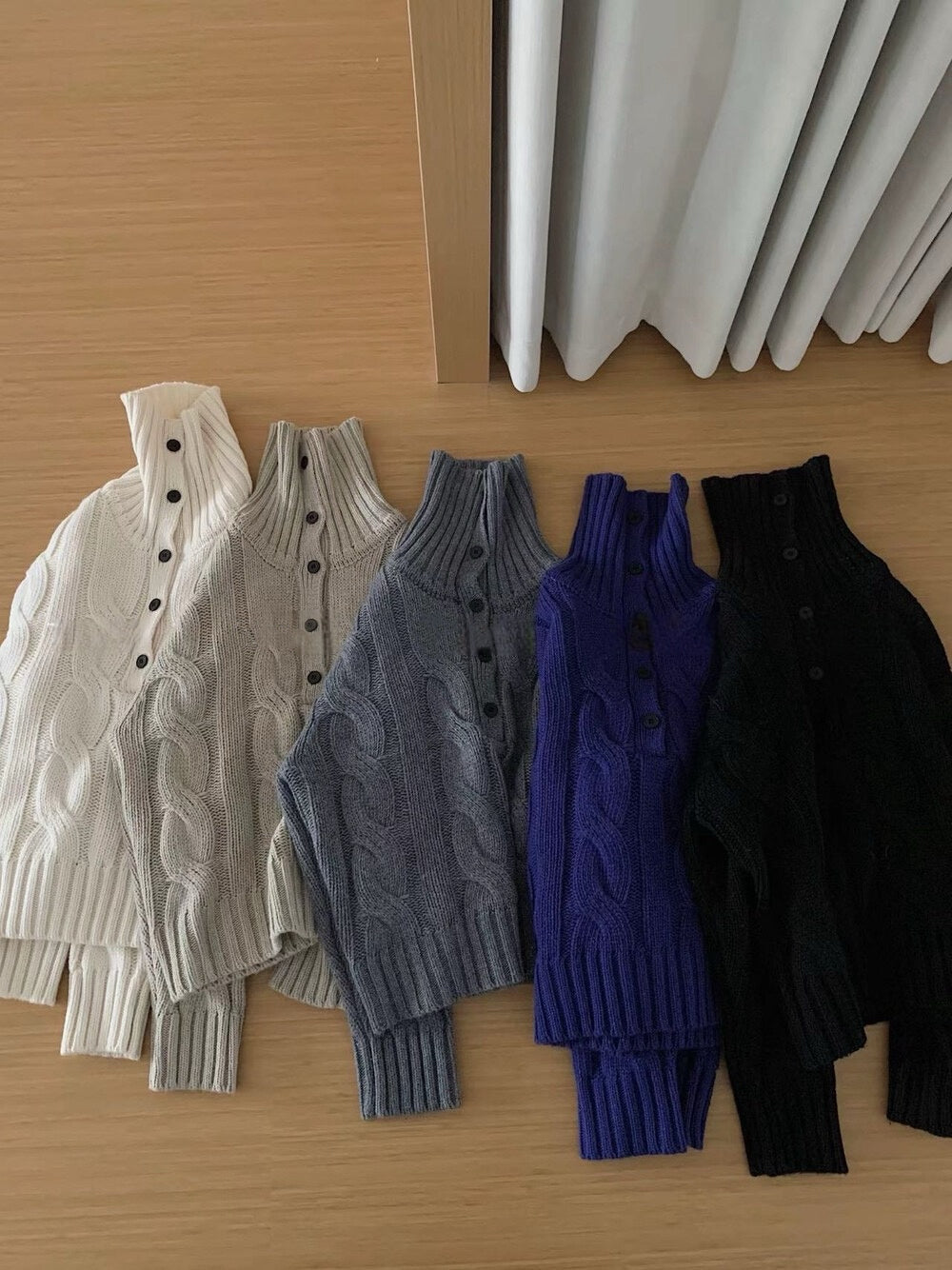 // 30%羊毛可立領鈕扣麻花毛衣