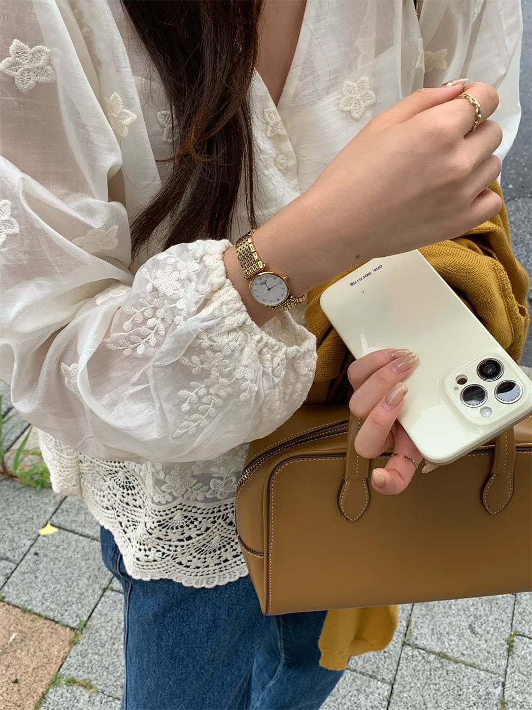 // 微光澤感刺繡Lace邊BL