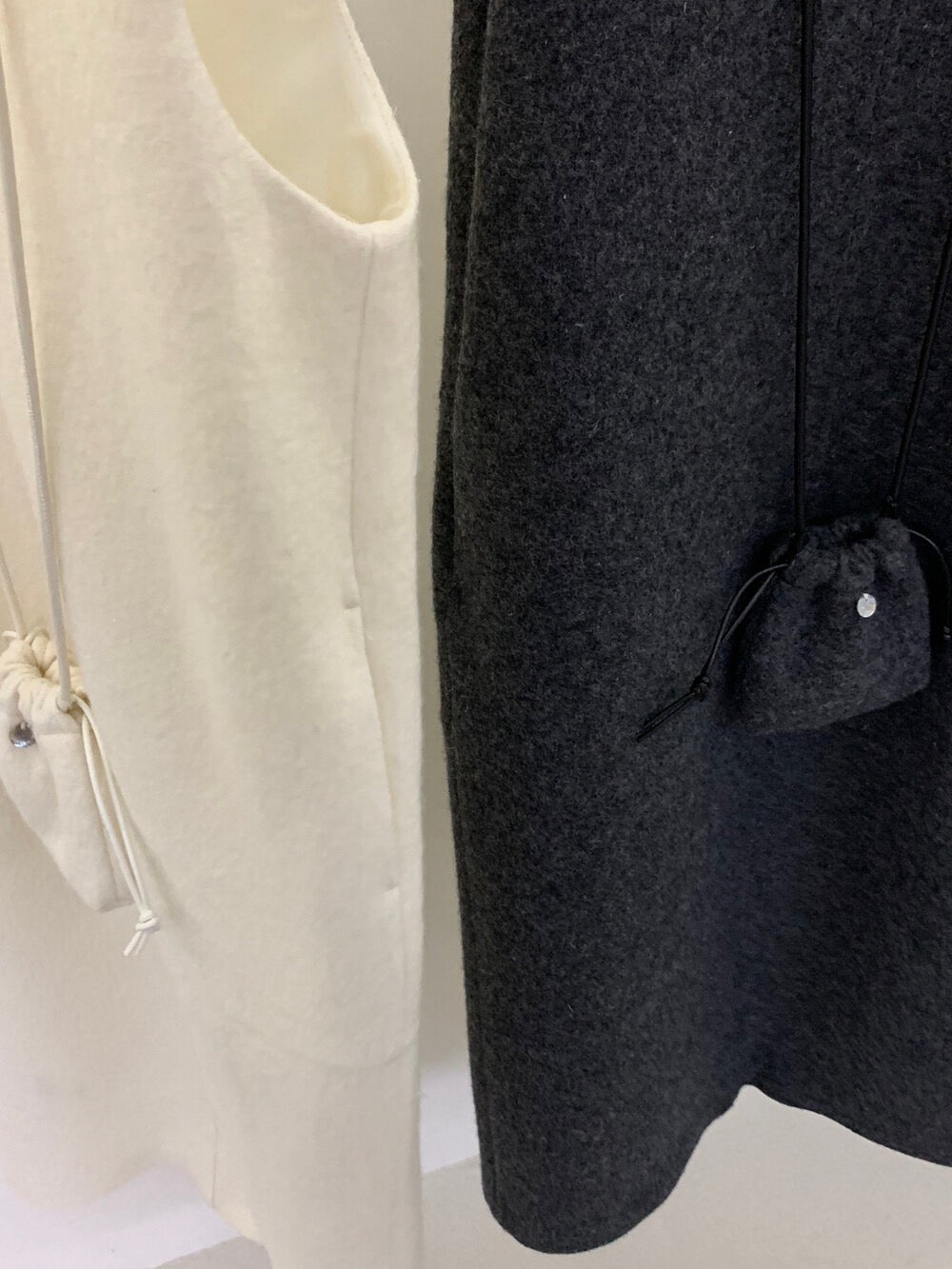 // 50%wool柔軟U領背心OPS(連袋仔)