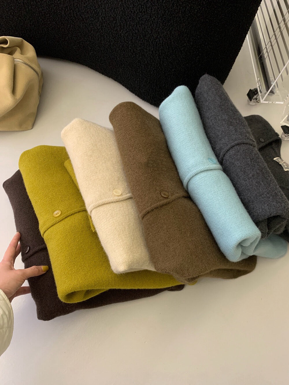 // 特別鈕扣設計連頸巾親膚CD