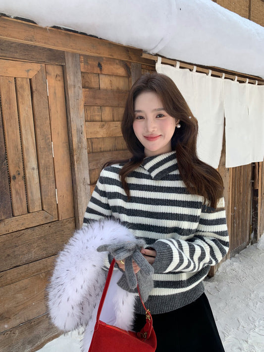 // 牛角鈕翻領設計間條NT