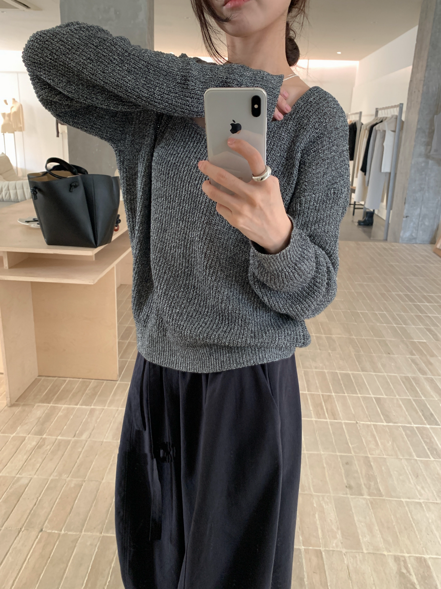 // 顯瘦U領初秋薄針織上衣