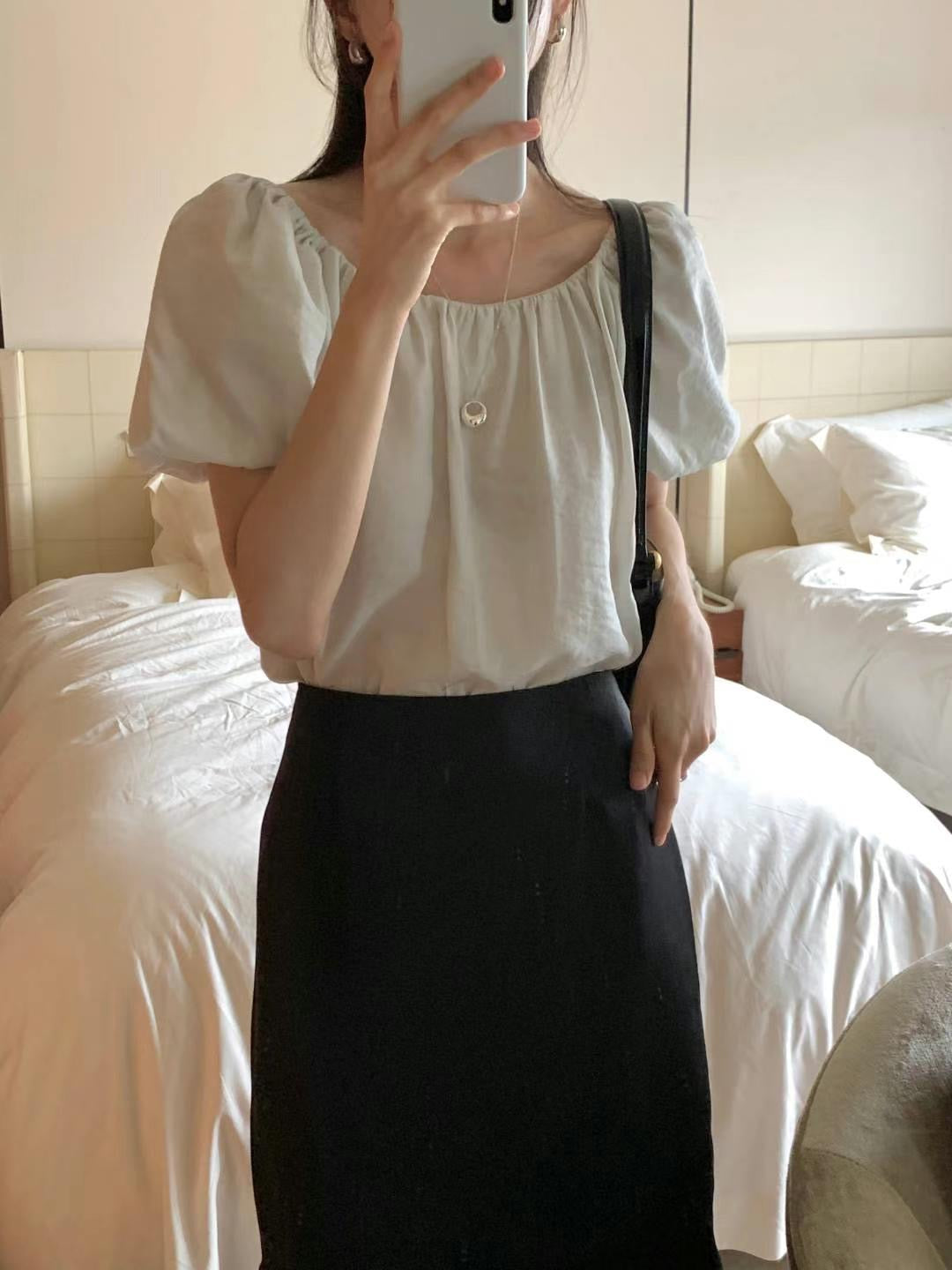 // 兩種穿法光澤感泡泡袖BL