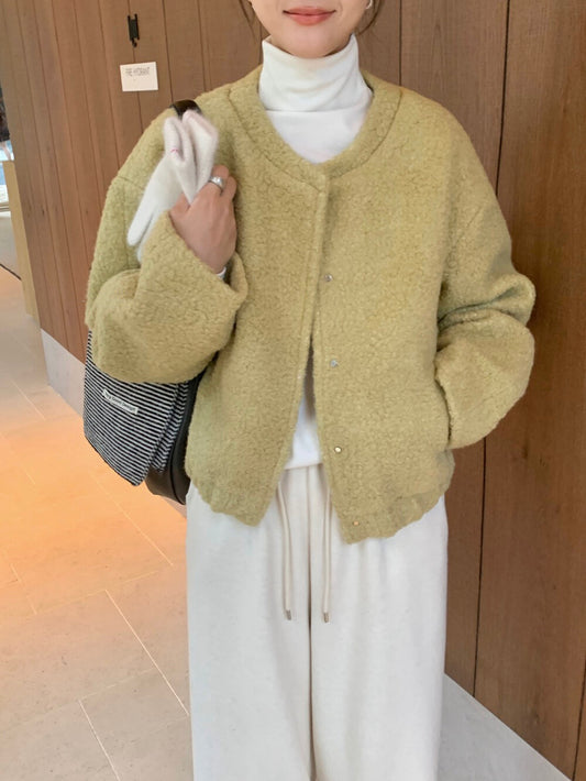// 後貼標羊羔毛圓領夾棉外套