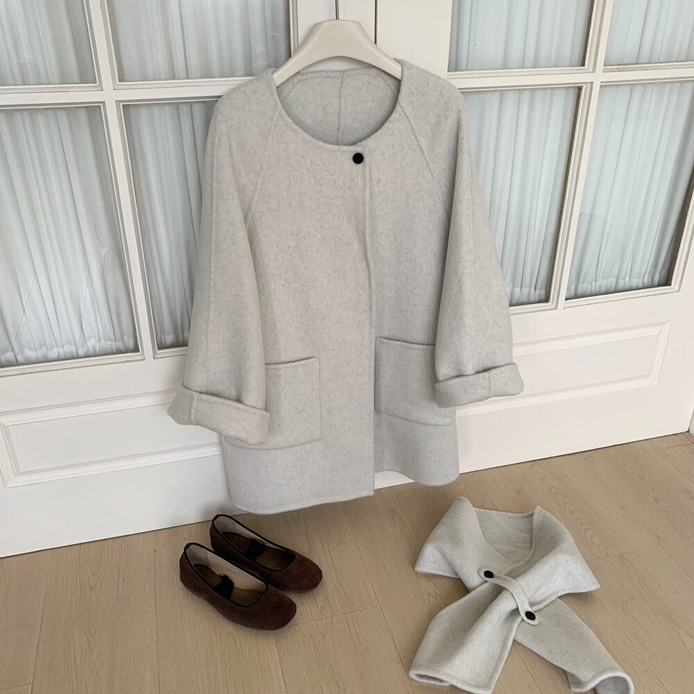 // 100%圓領口袋簡約手工外套(連頸巾)