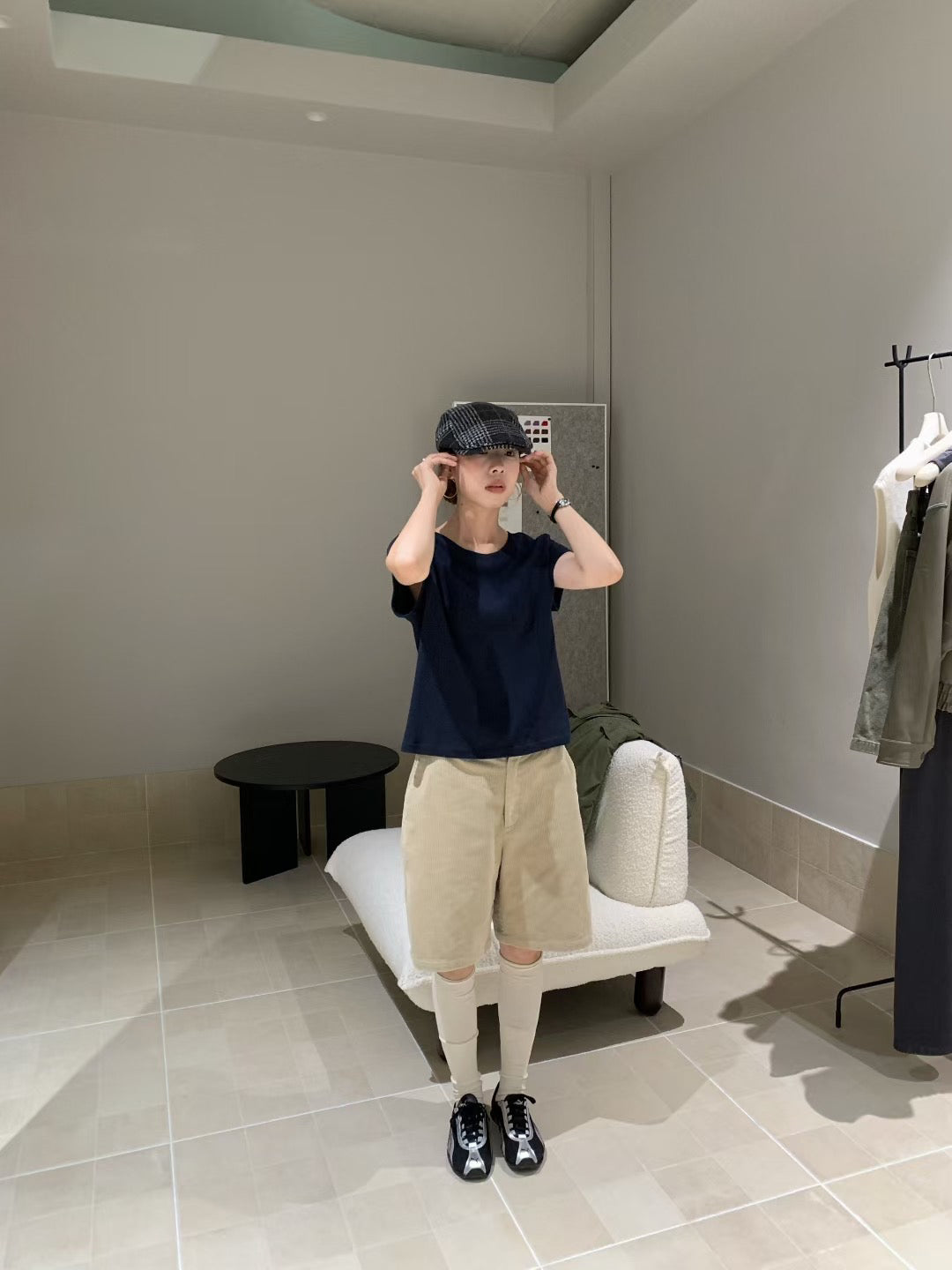 // 必入後貼標麻質秋冬色系TEE