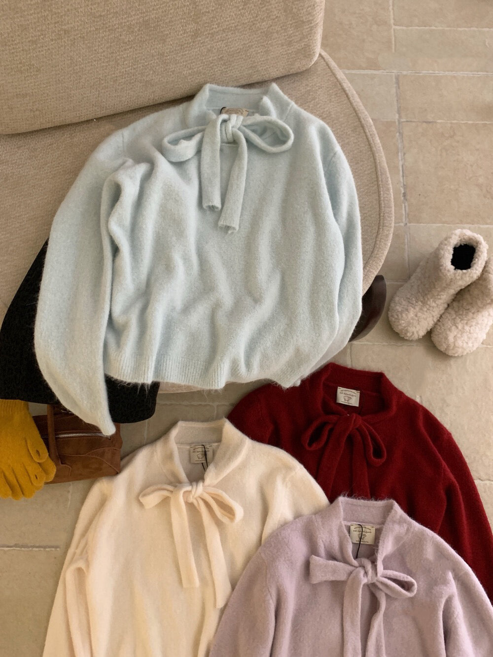 // 軟糯兔絨綁帶領毛衣