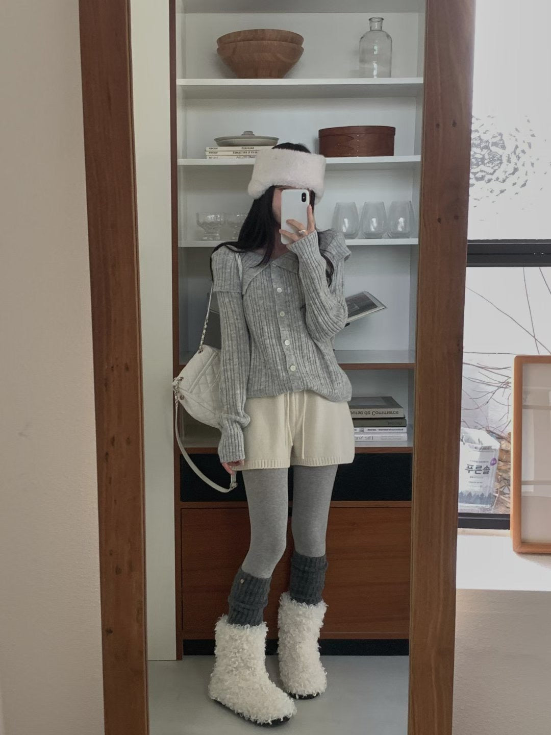 // 可前後兩穿一字領直織紋排扣NT