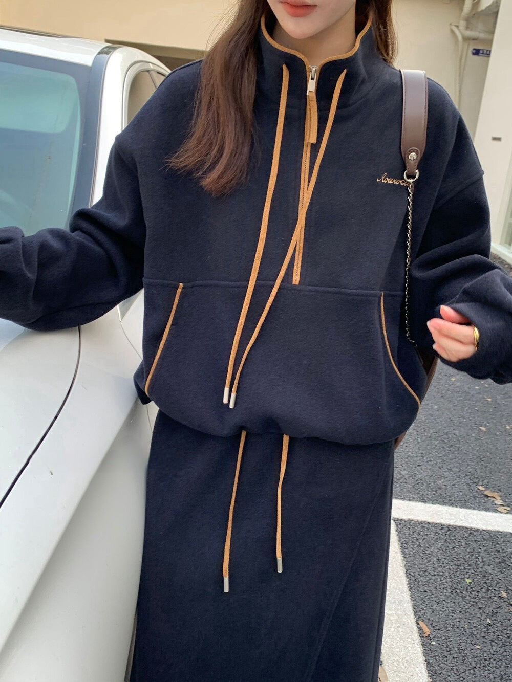 // 撞色邊小刺繡半拉鍊衛衣+半身裙套裝