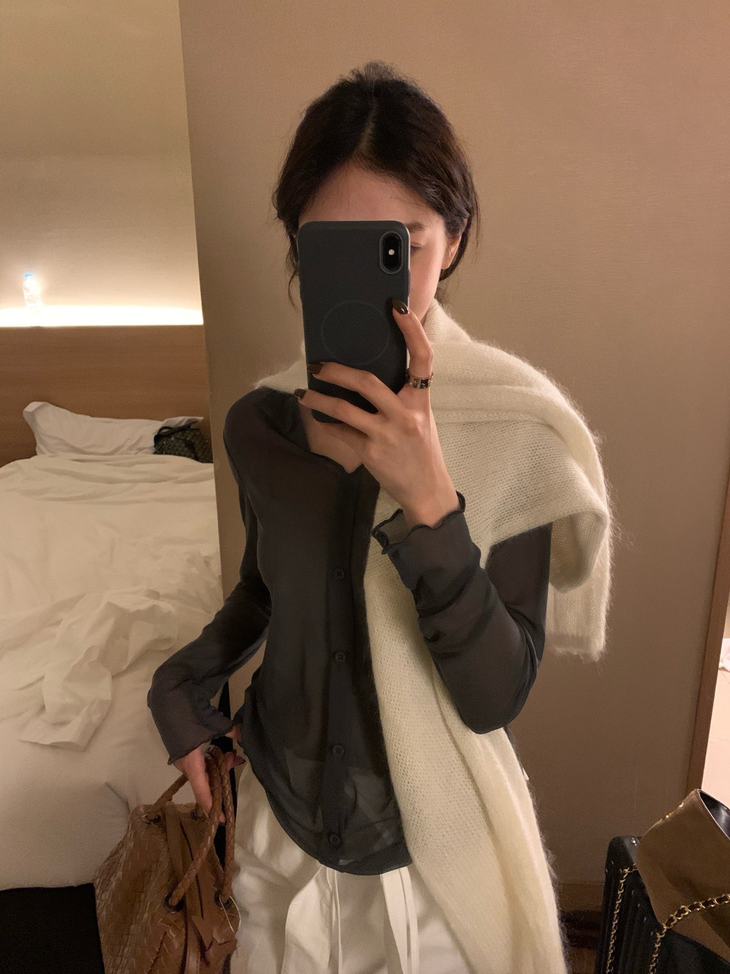 // 微透膚卷卷波浪邊開胸上衣