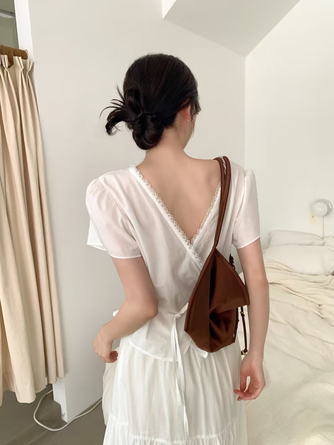 // 可前後兩穿一件式lace邊BL