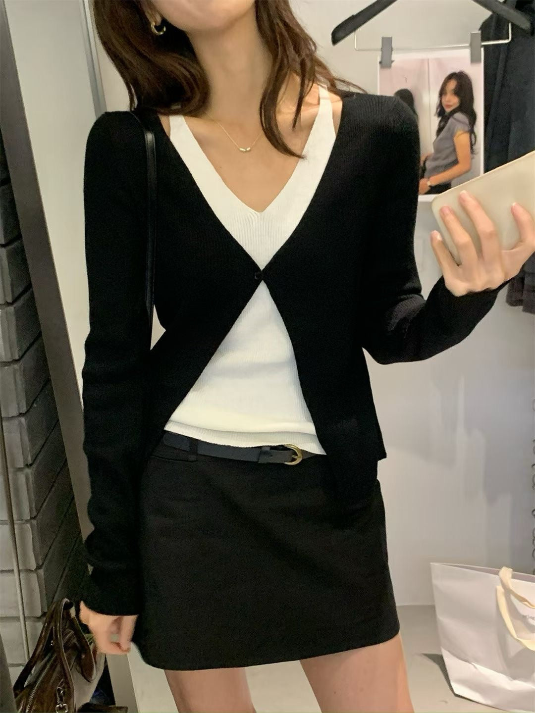 // 單鈕扣+V領背心假兩件上衣