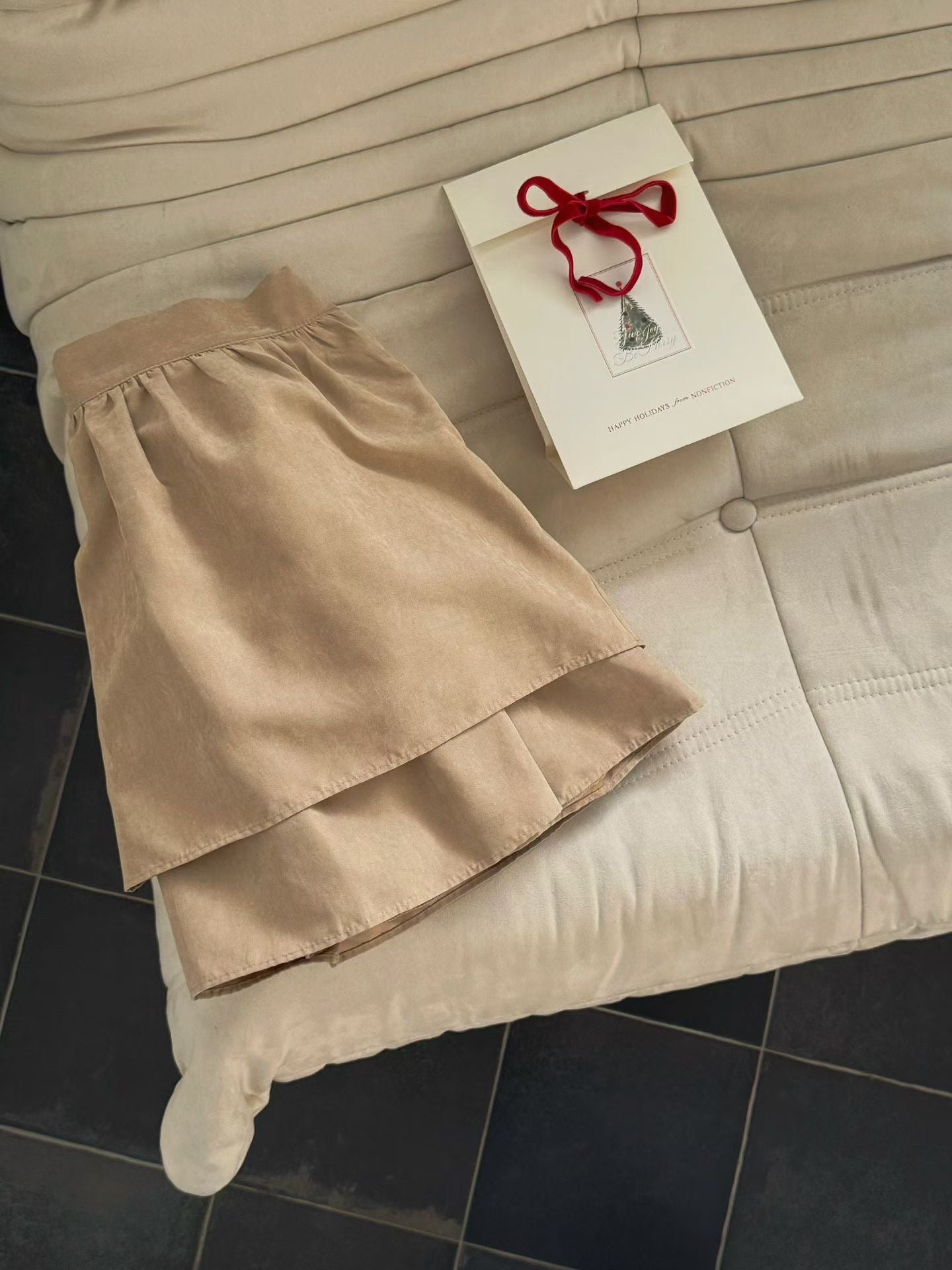 // 質感麂皮絨雙層蛋糕短裙