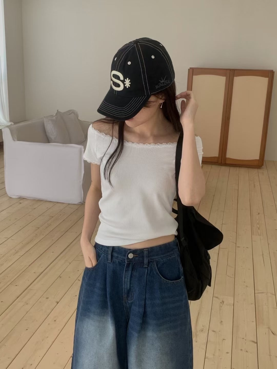 // lace邊可一字領兩穿TEE