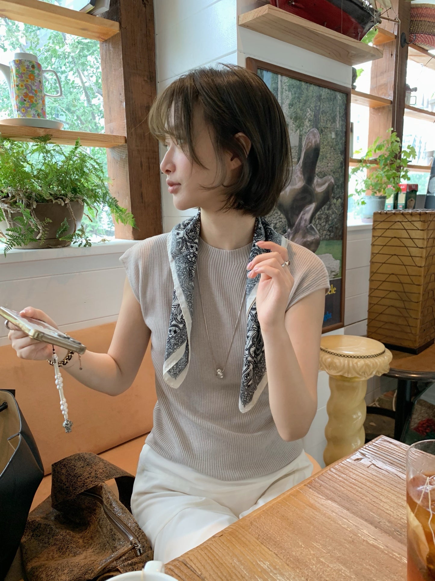 // 小半領飛飛袖針織背心