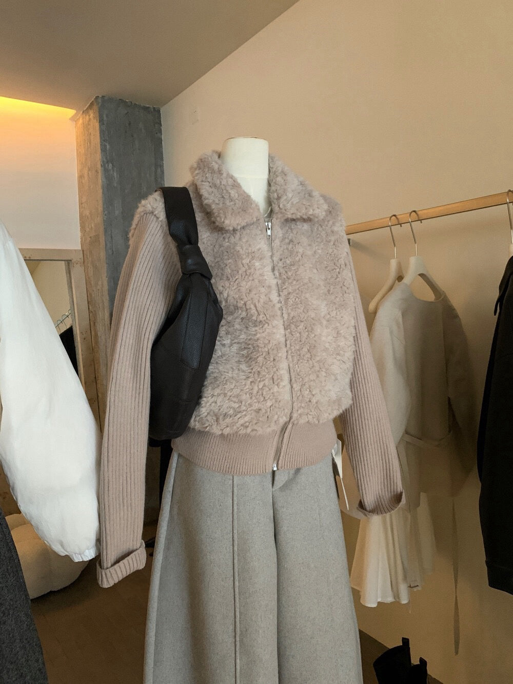 // 設計感毛毛翻領拼接織紋拉鍊外套