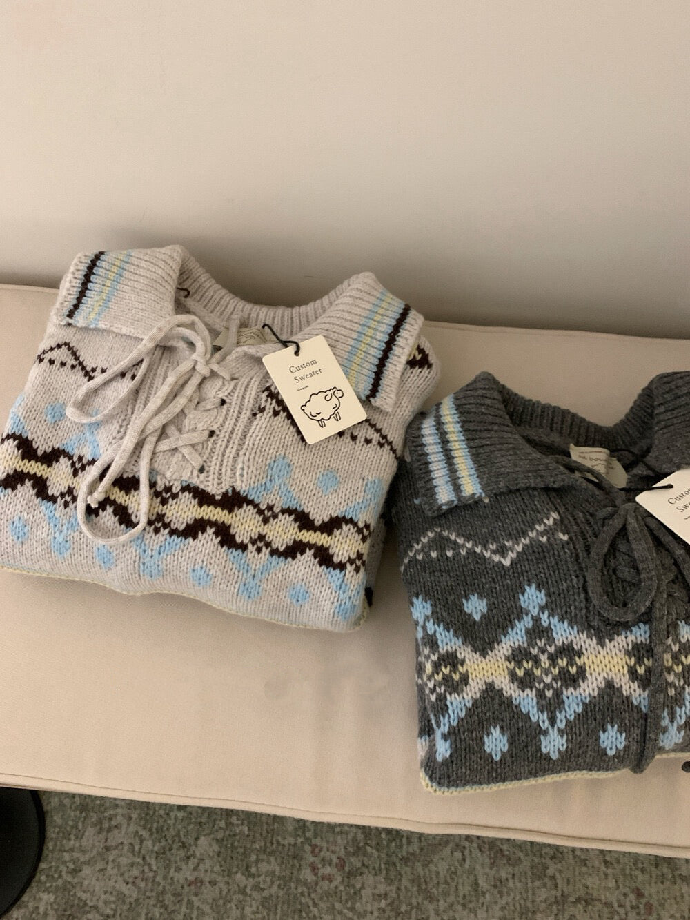 // 60%綿羊毛復古花紋綁帶翻領毛衣