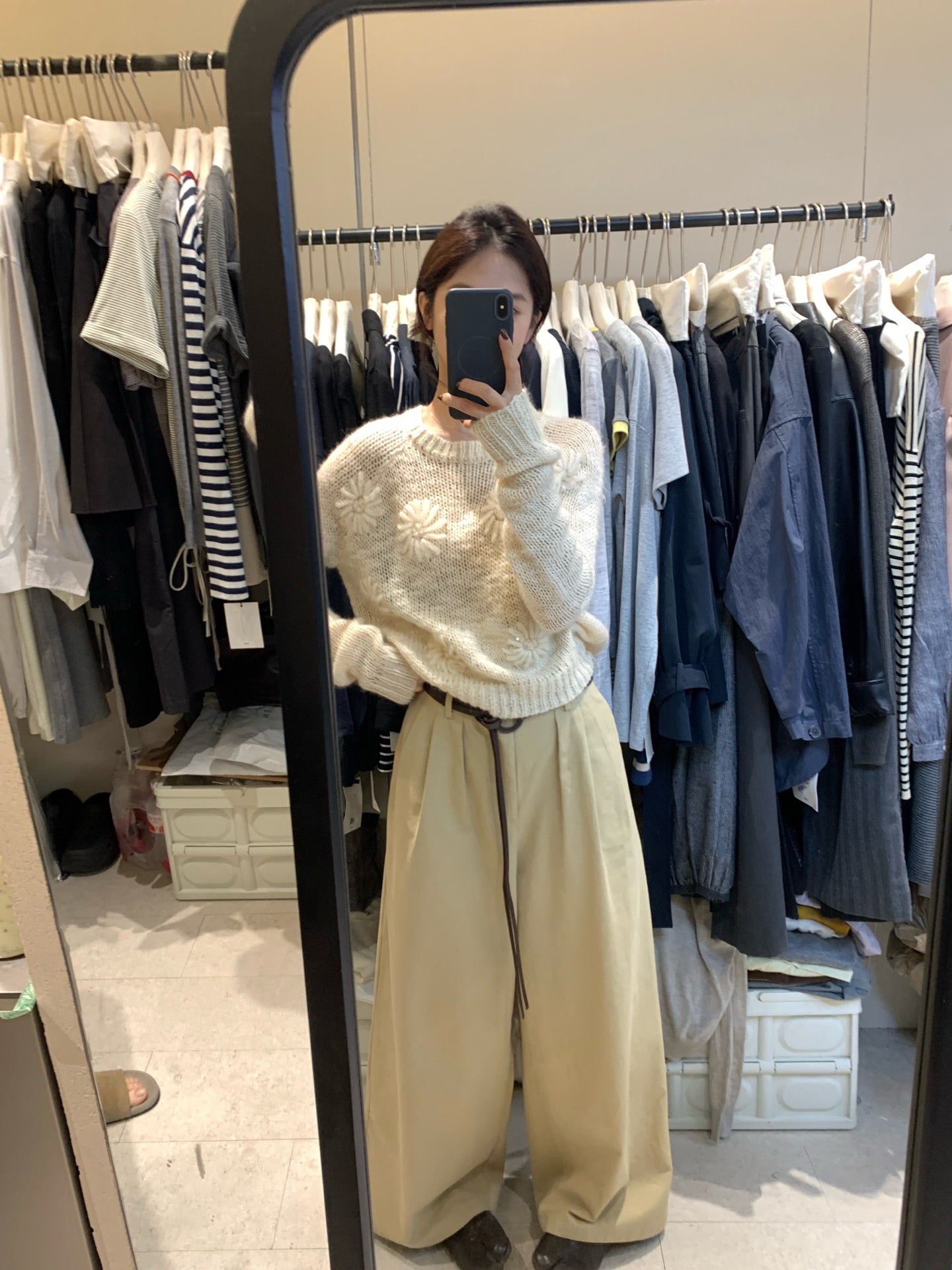 // 配蘇蘇腰帶壓褶休閒褲