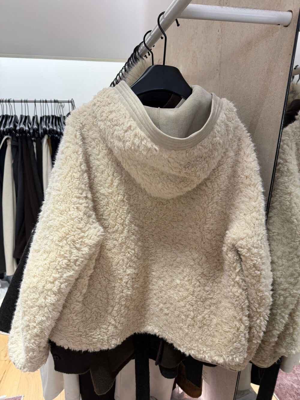 // 拼接材質可愛毛茸茸連帽外套