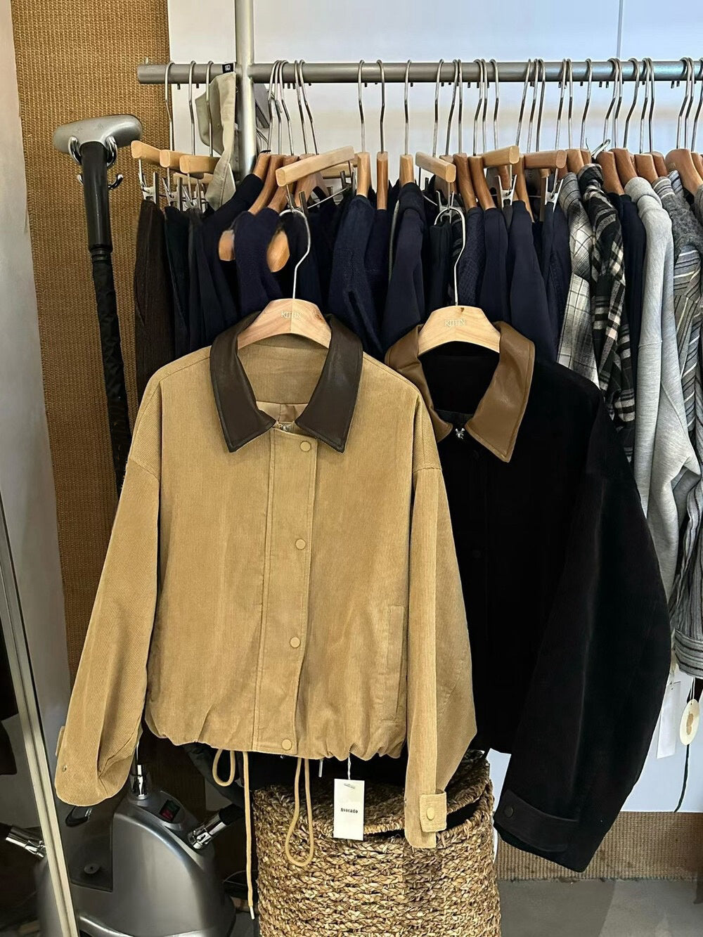 // 帥氣拼皮領燈芯絨可束腳拉鍊外套