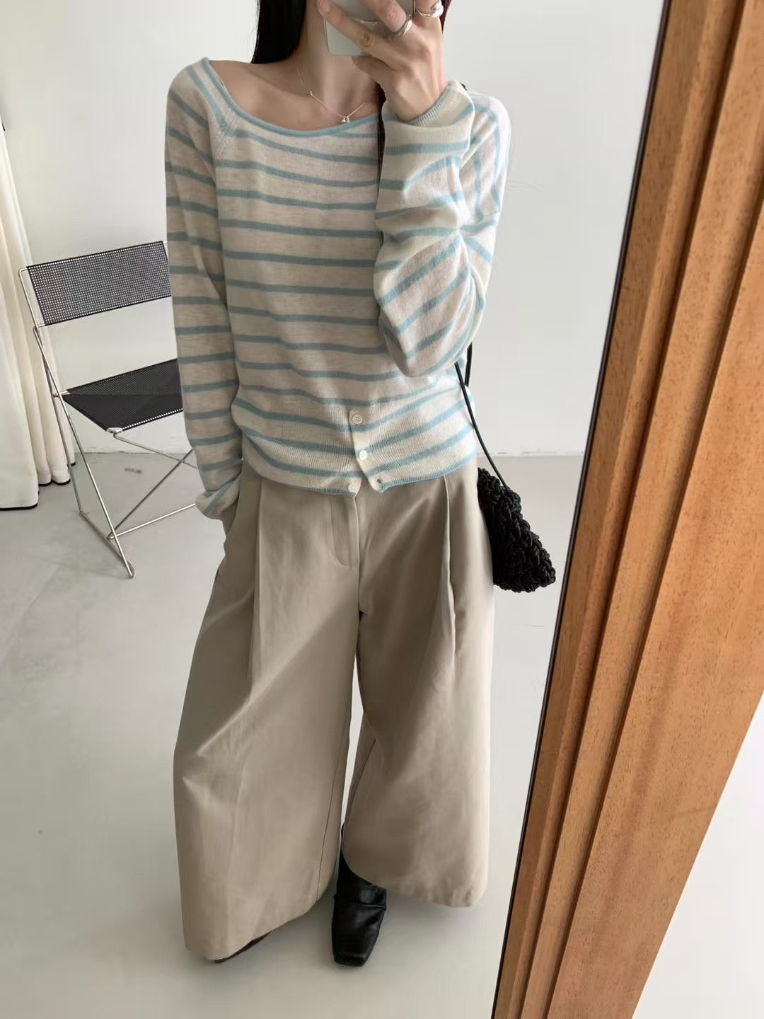 // 斜肩設計+衣擺鈕扣間條NT