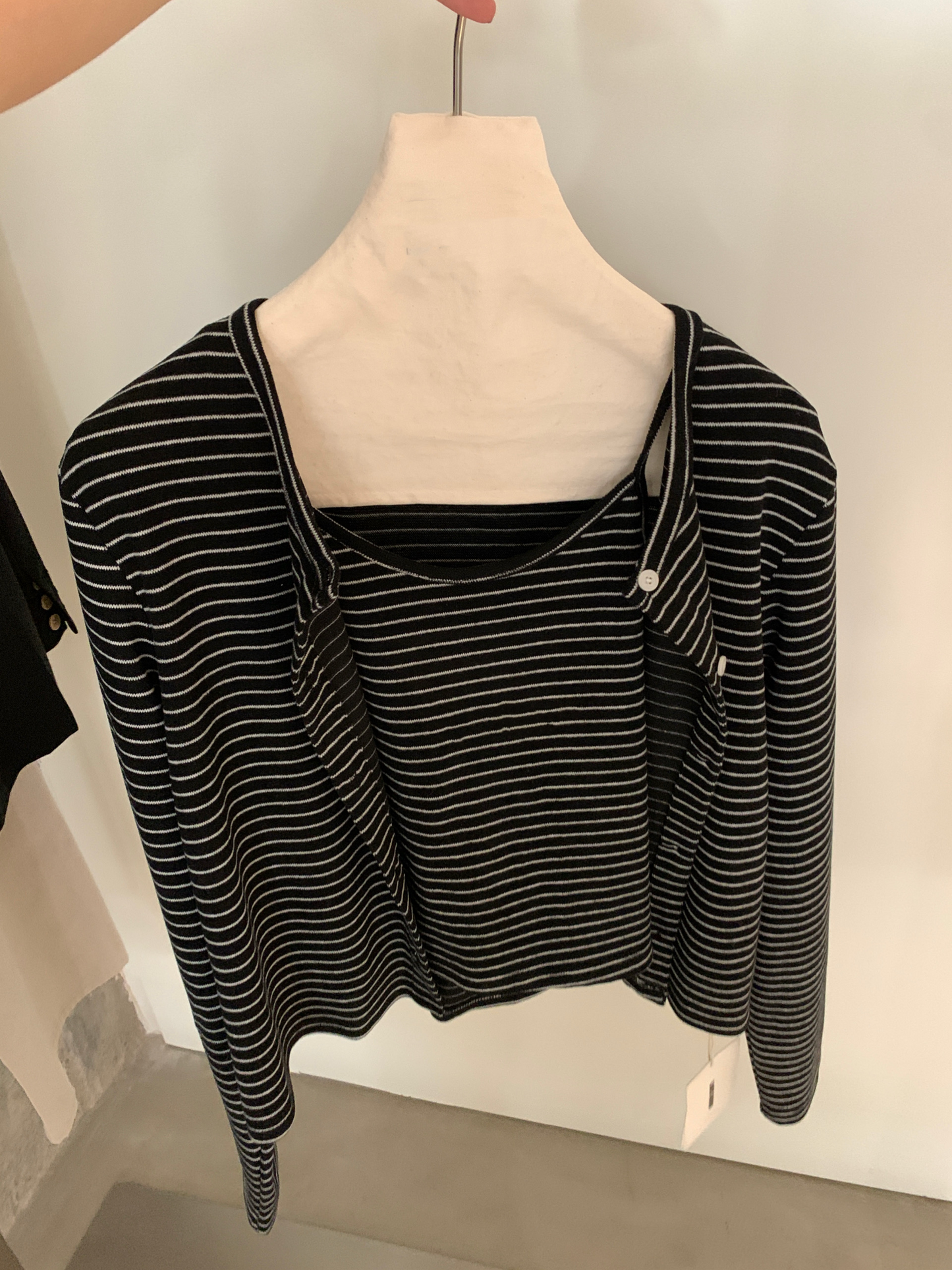 // 慵懶親膚間條吊帶+外套套裝