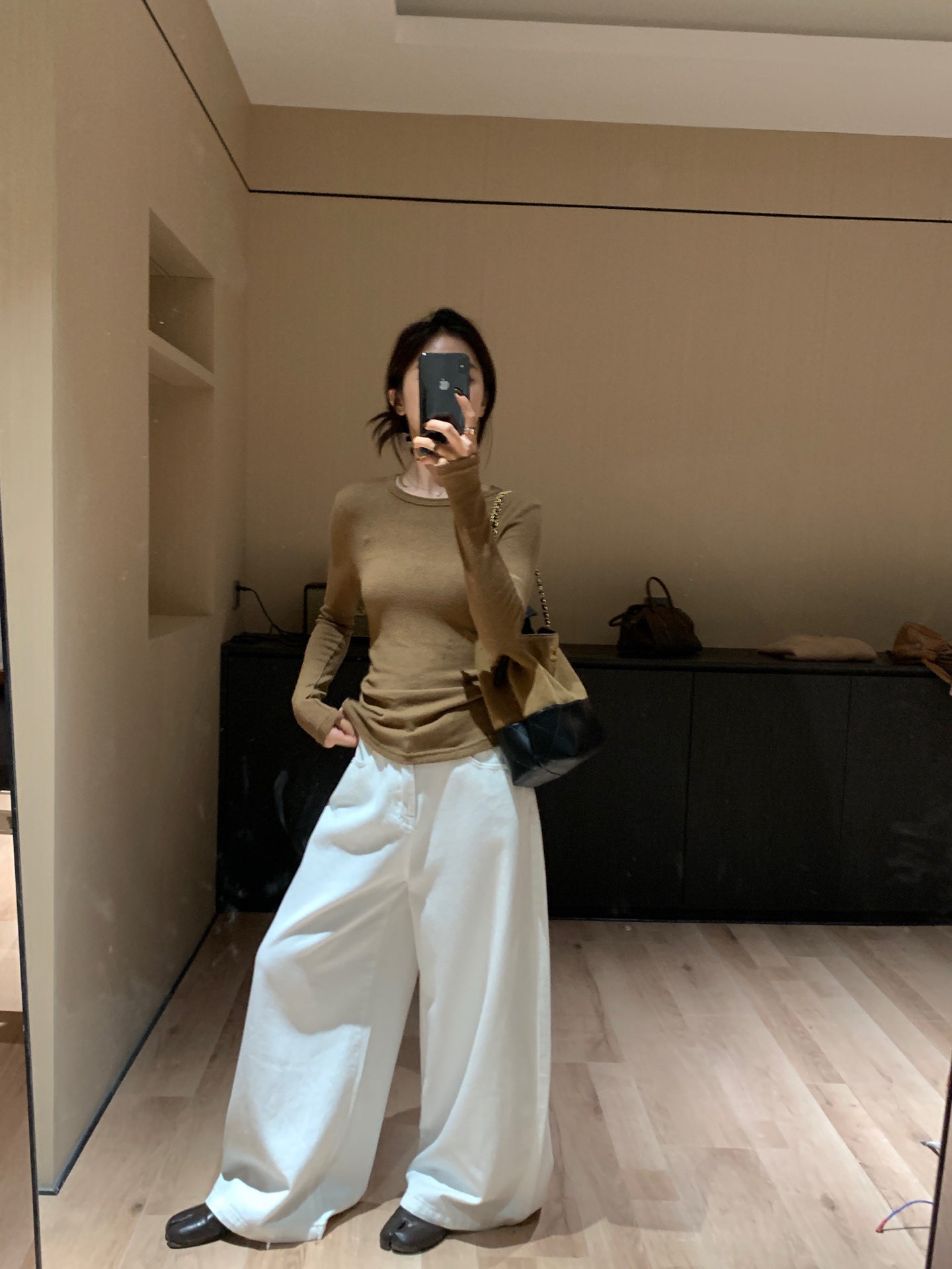 // 巨顯瘦彈性親膚上衣