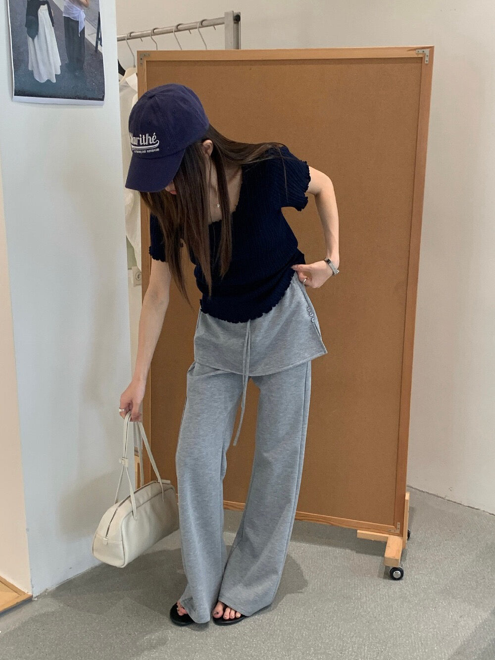 // 大U領顯瘦直紋木耳邊TEE