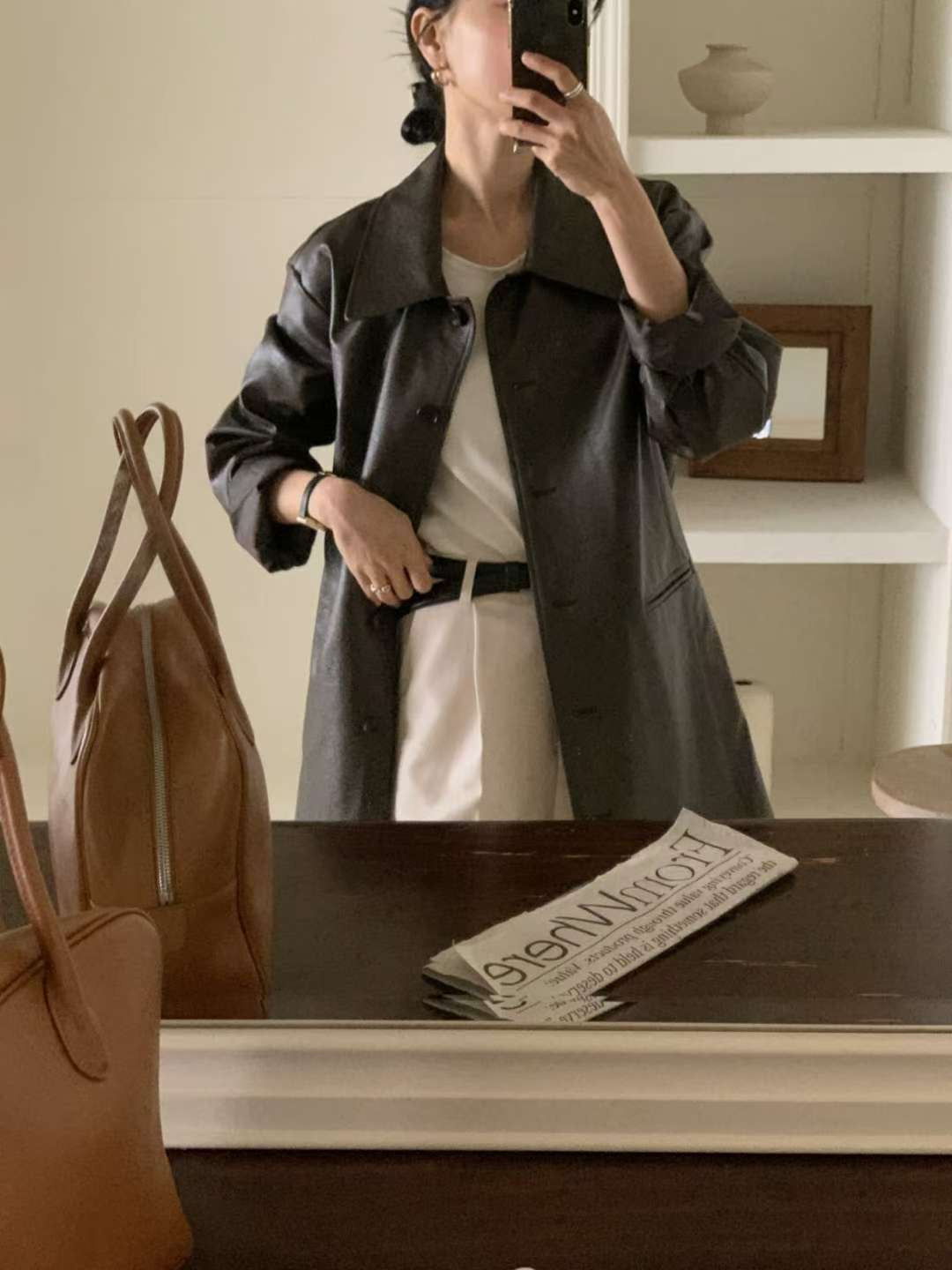 // 連腰帶中長款翻領啞光彷皮外套