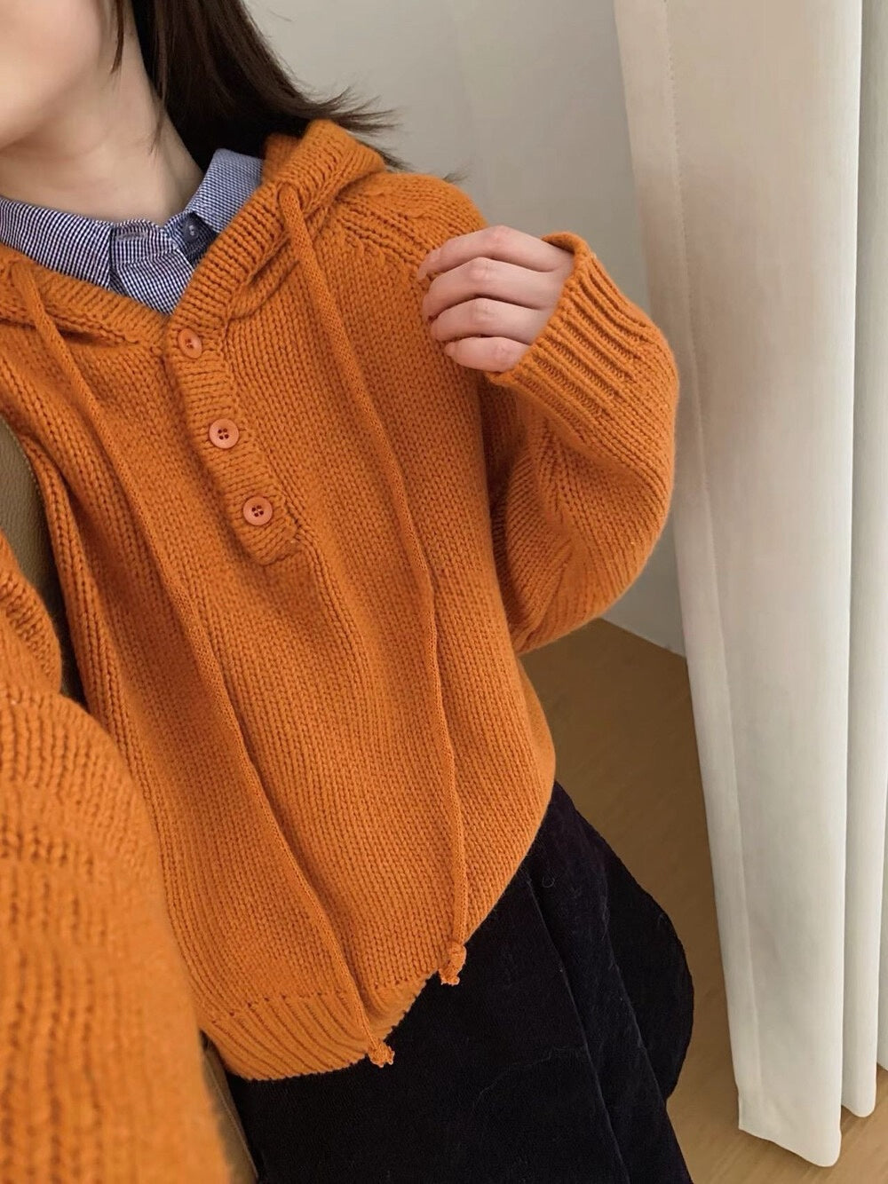 // 顏色超美鈕扣連帽毛衣