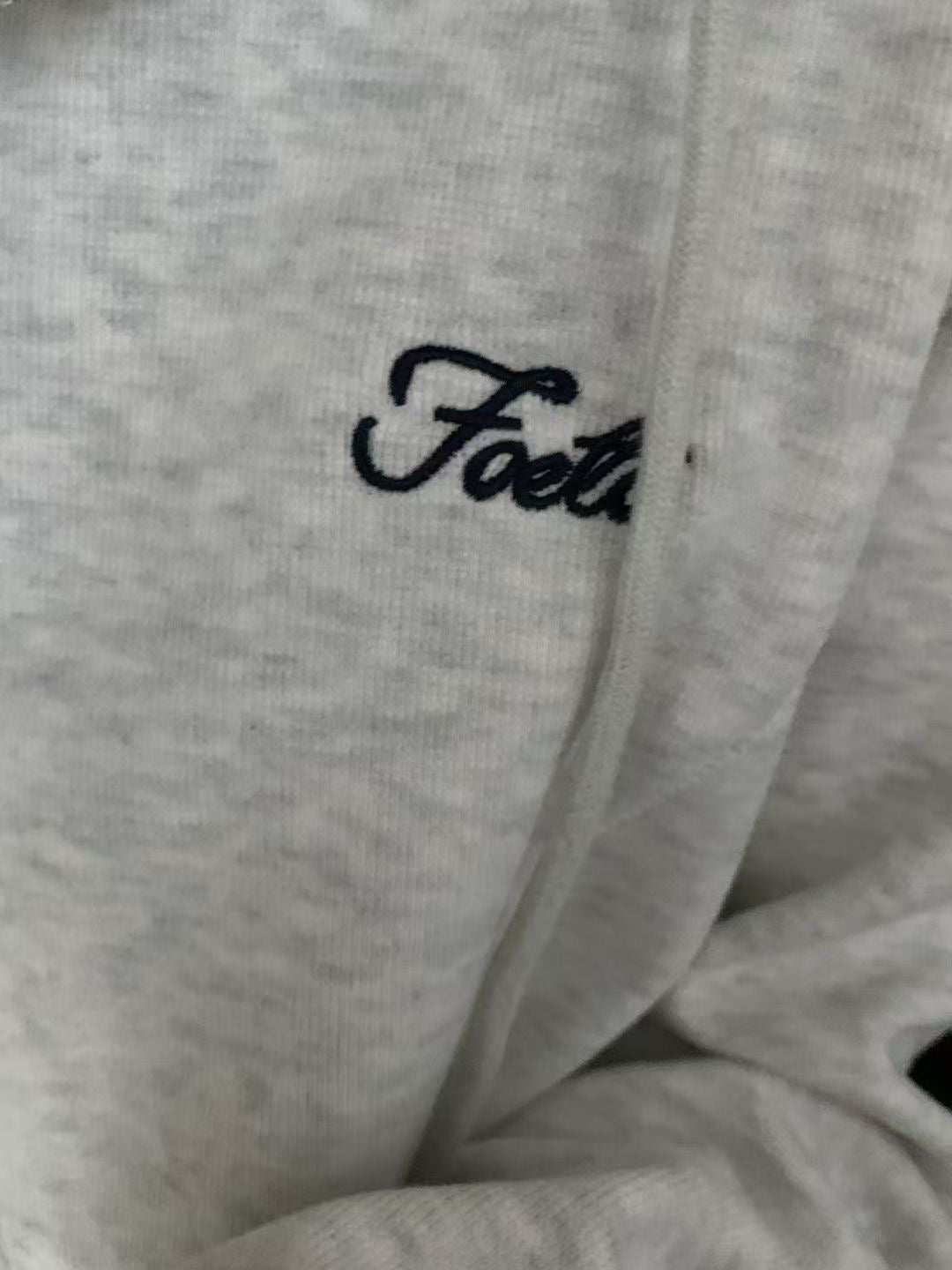 // 腰部弧型剪裁顯瘦刺繡字衛衣外套