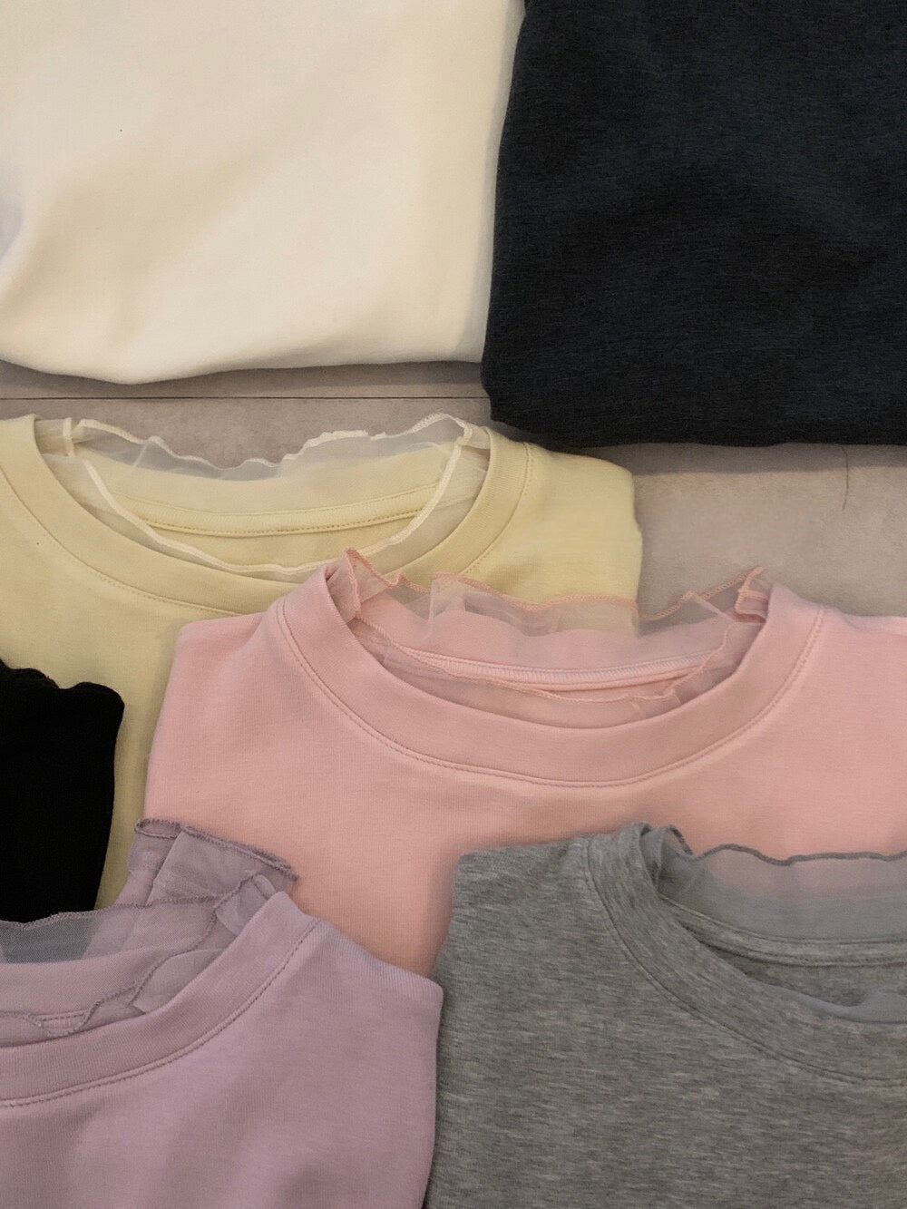 // 5%羊毛拼lace邊超舒服彈性打底上衣