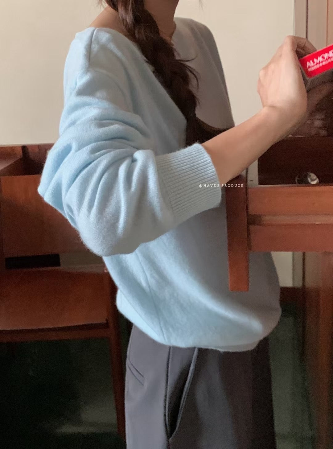 // 氣質拿捏一字領軟糯針織上衣