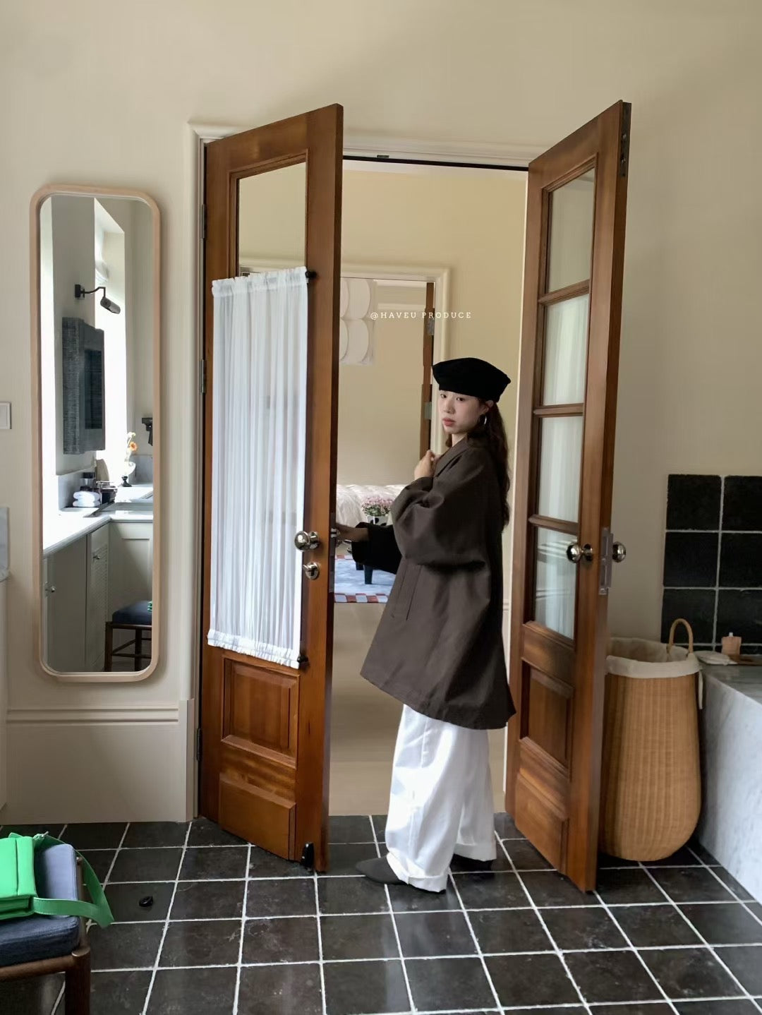 // 簡單利落的中長翻領trench coat