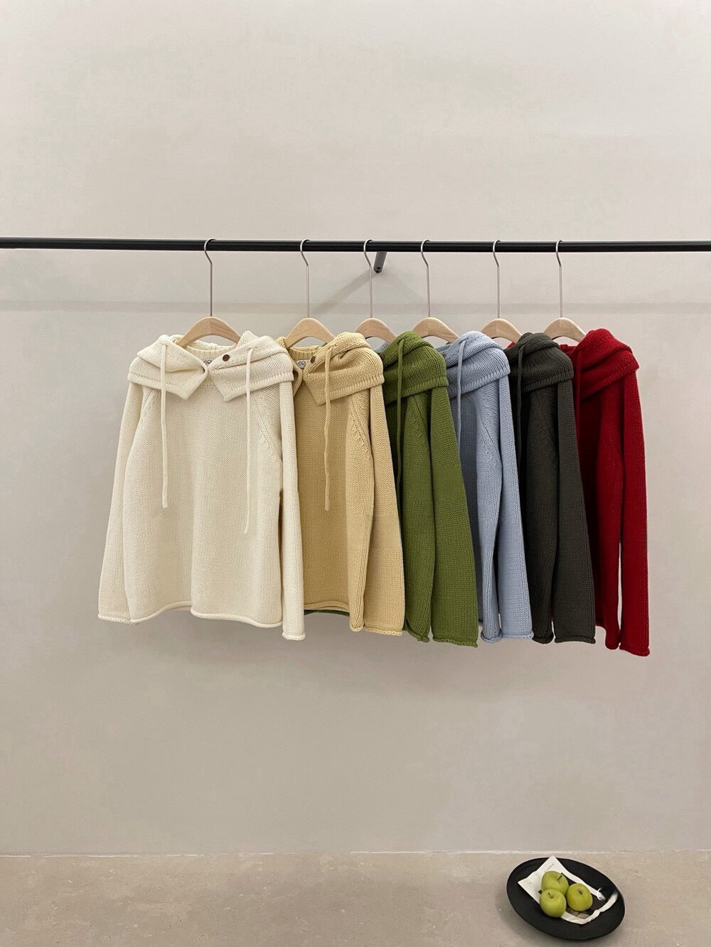 // 棉感卷邊圓領連鈕扣帽毛衣