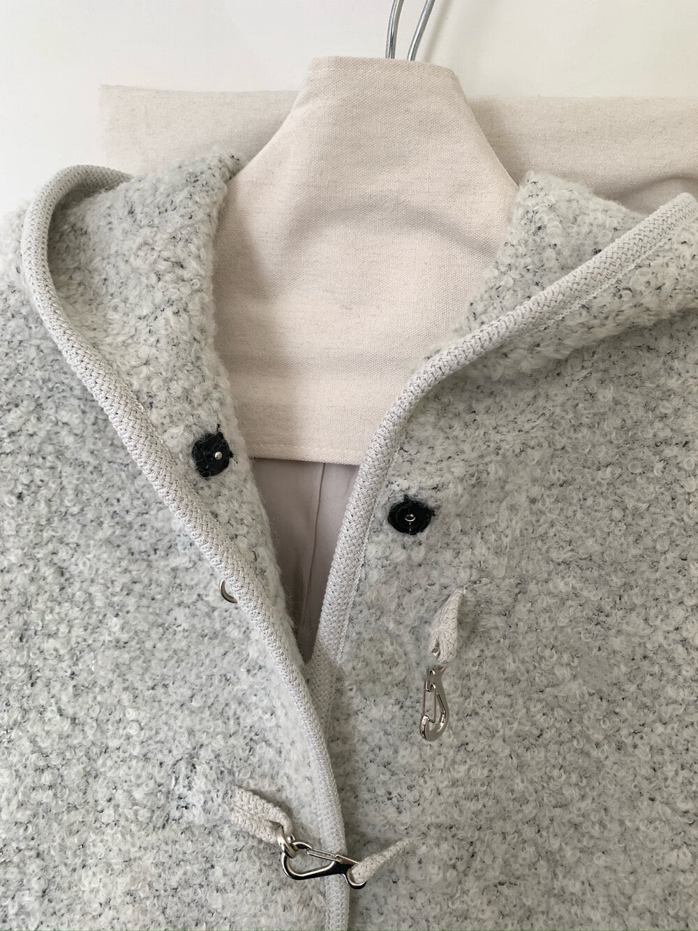 // 10%羊羔毛圈圈絨銀扣連帽外套