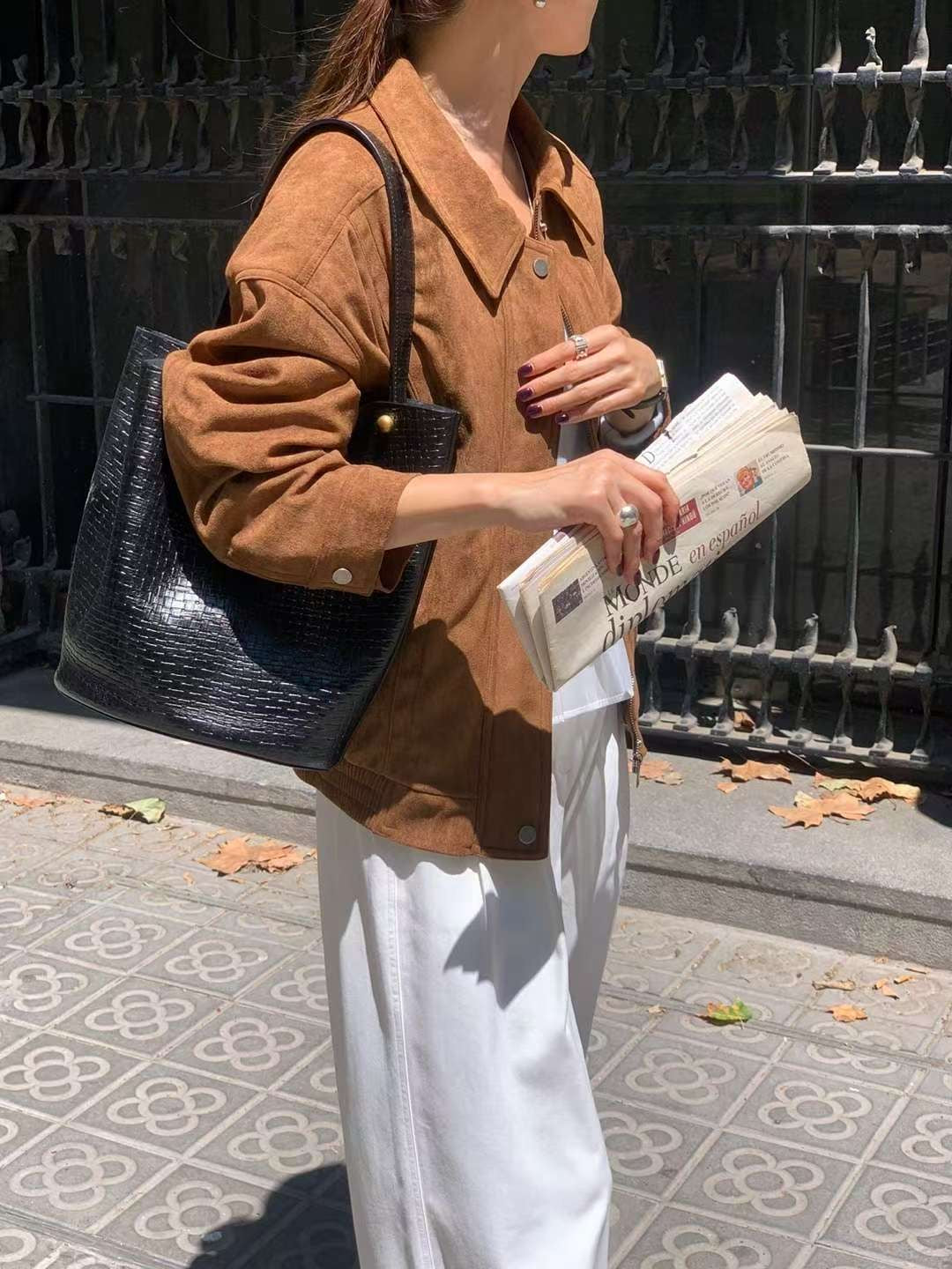 // 兩種質料可選的翻領外套(啞光彷皮/麂皮絨)