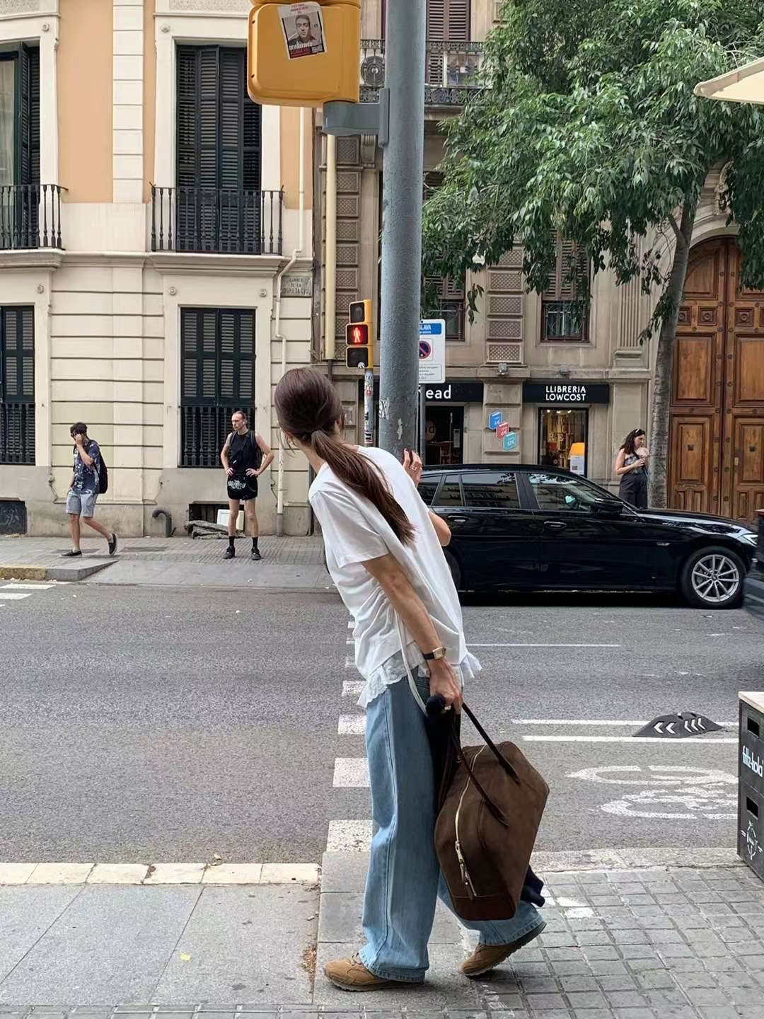 // 疊穿必入側抽繩拼接lace腳TEE