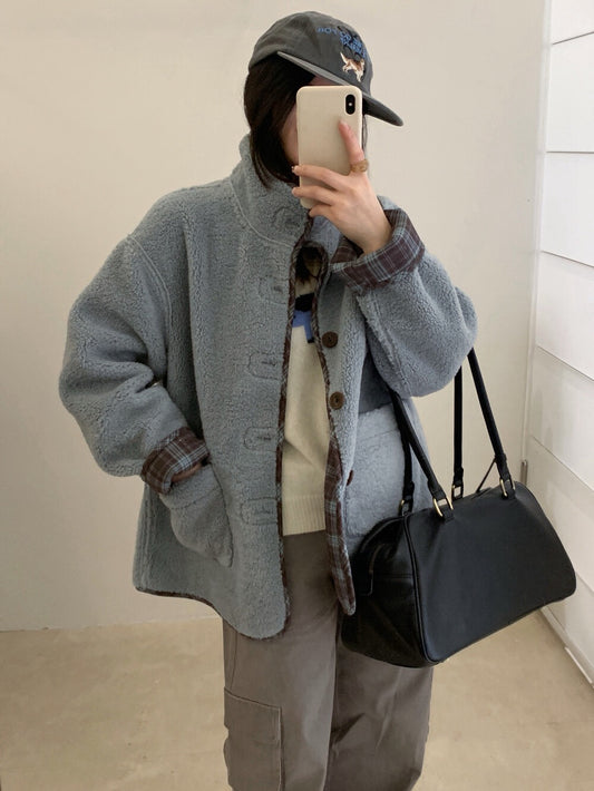 // 可雙面穿羊羔毛拼格紋外套