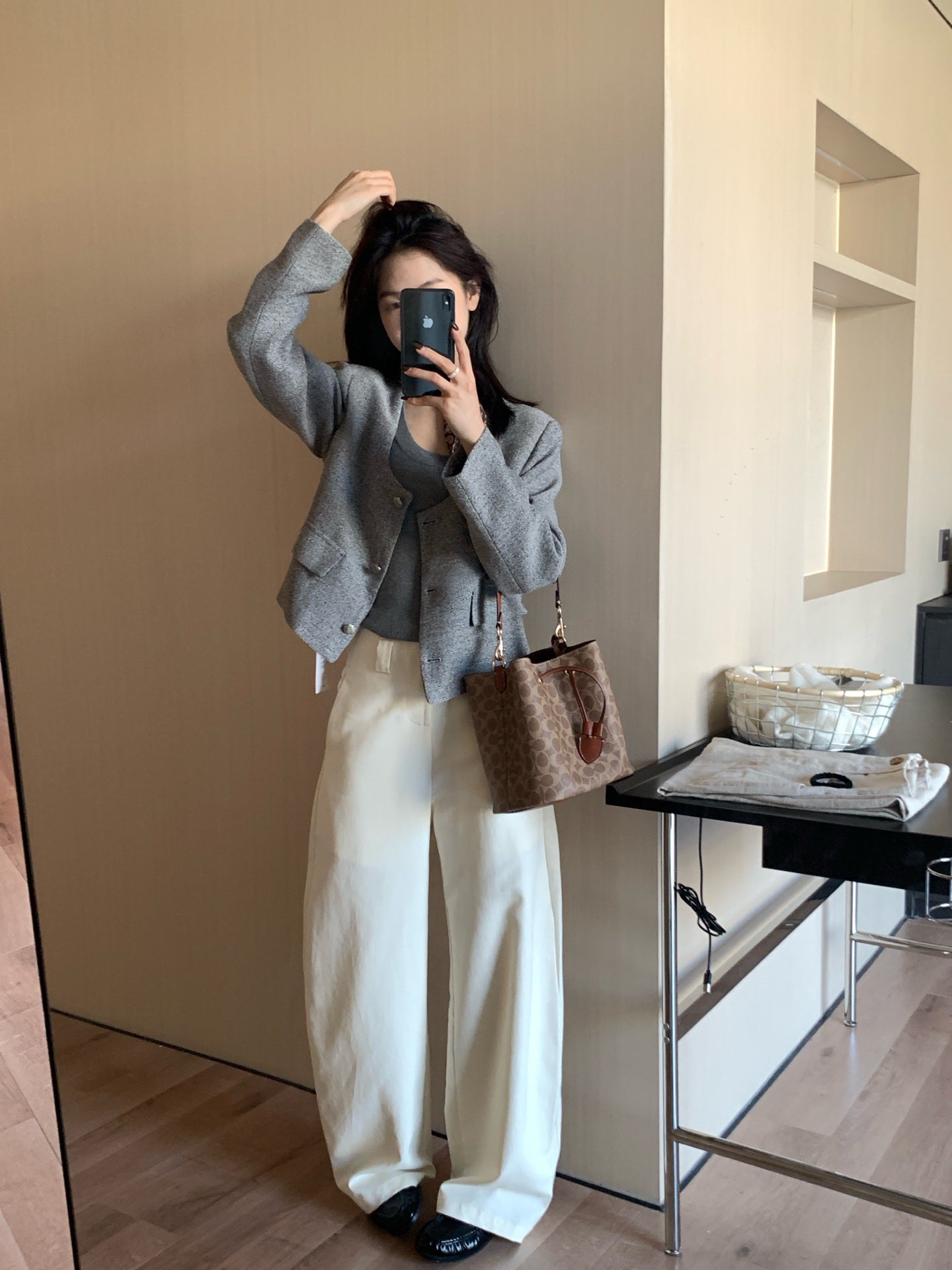 // 上身效果超美的四色彎刀褲