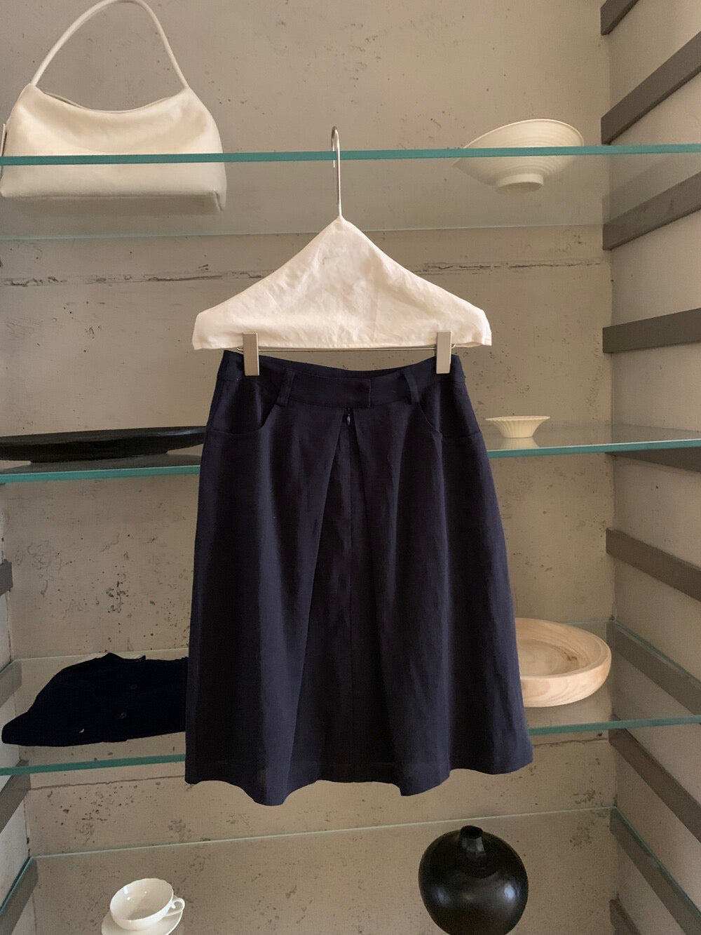 // 天絲麻壓褶開叉五分裙