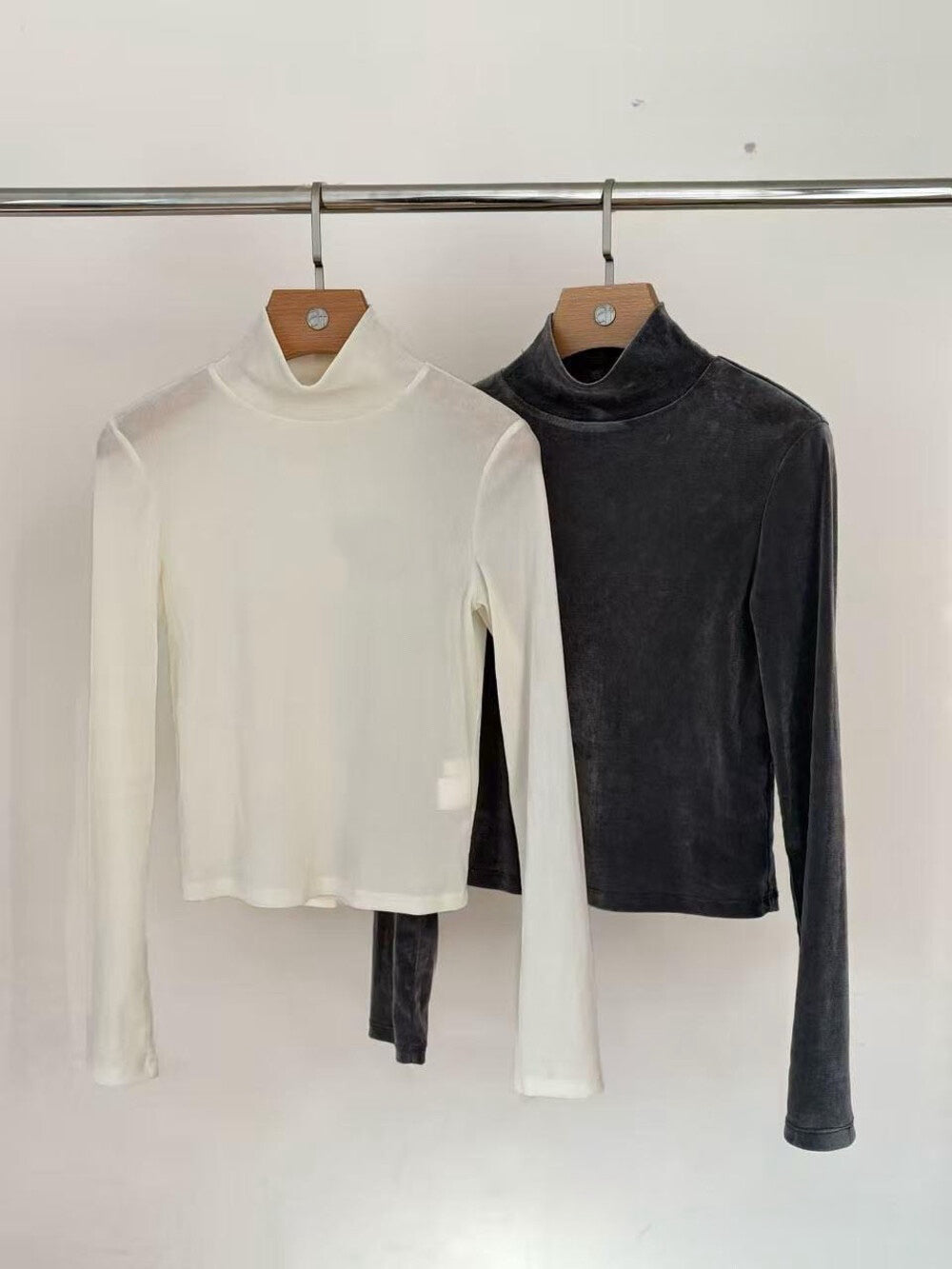 // 半領絲絨感打底上衣