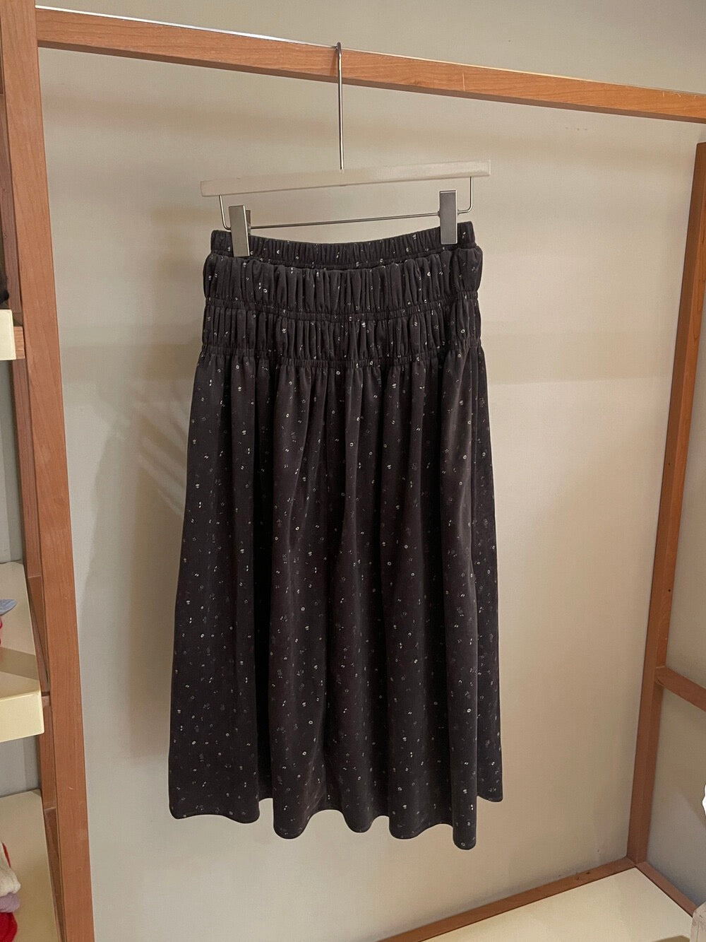 // 秋冬磨毛質料碎花中裙