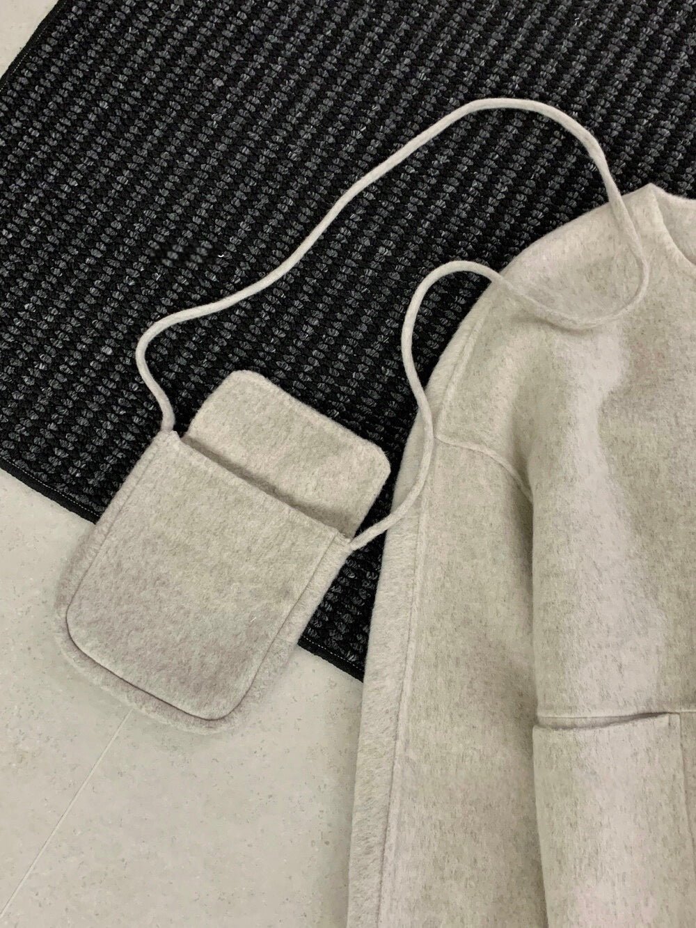 // 100%羊毛簡約兩粒鈕手工外套(連小袋仔)