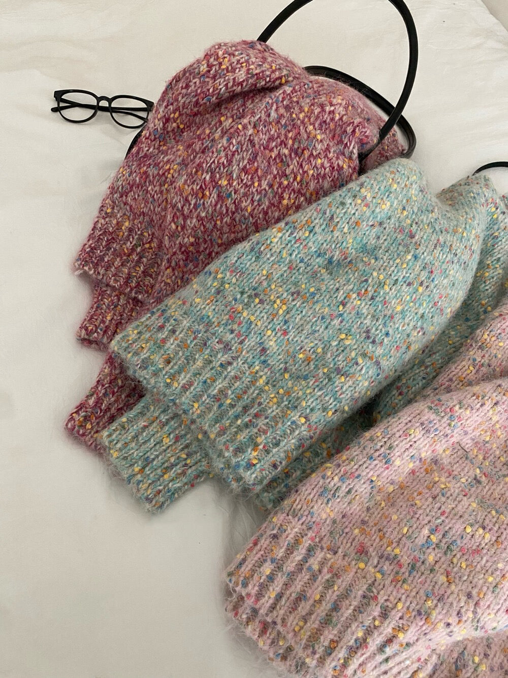 // 一眼看中的彩線圓領毛衣