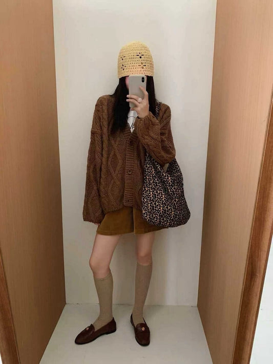 // 復古感V領重工麻花中長CD