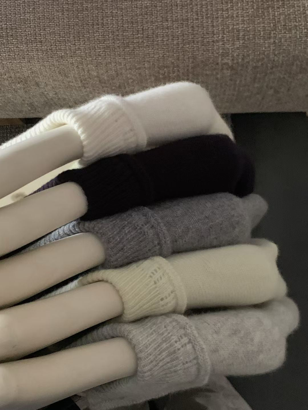 // 全羊毛精緻鈎花圓翻領NT