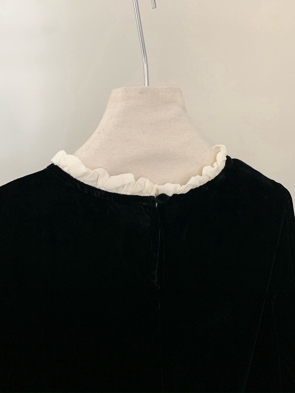 // 氣質絲絨花邊領後綁帶拼lace腳BL